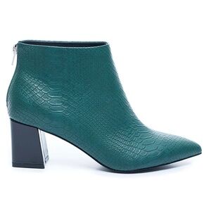 NIB – VHNY Flared Heel Ankle Boots – Size 8 – Green Croc Leather